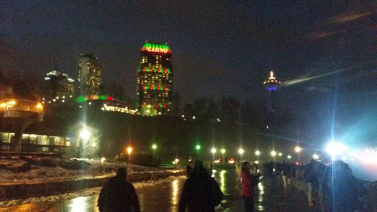 Casino und der Tower --leider fängt es schon wieder an zu regnen, aber es sind zum Glück 4 Grad über Null und der Schnee ist weggeschmolzen