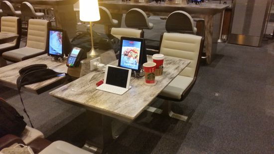 Sogar in den Cafes gibts Tablets