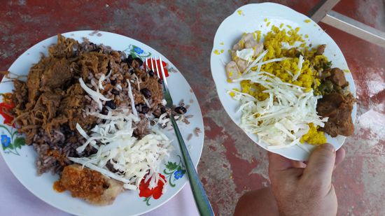 Unser erstes Essen von einem Kiosk. Lecker für etwa 1 Euro