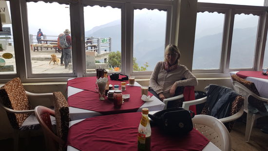 Nach dem kraftraubenden Auf- und Abstieg vom Poon Hill ist frühstücken angesagt.