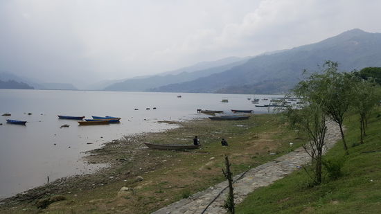 Am See ist es Heute sehr ruhig und leer..
Der Bootsverleih ruht, etwas traurig