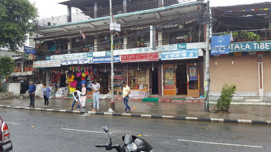 Im Nu ist alles überschwemmt..wir gehen trotzdem weiter shoppen..