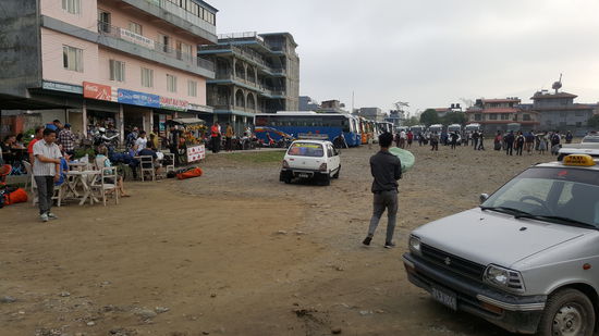 Das bunte Treiben an der Busstation