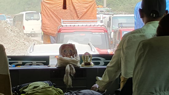 Unglaublich die Bus und Lkw Schlangen