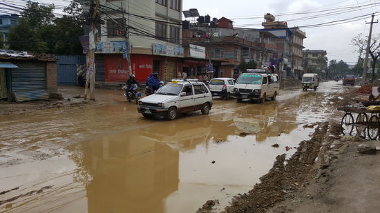 oh je, die Strassen gleichen immer mehr einer Schlammpiste...