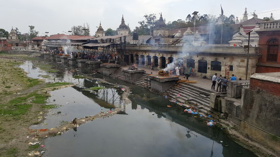 Zur Zeit ist nur sehr wenig Wasser im Fluß...
