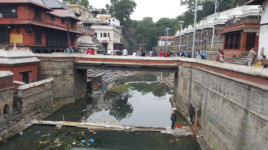 ...und überall ist der viele Müll sichtbar, der achtlos der Natur überlassen wird.