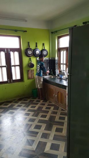 Das ist Sunil, er ist Hobbykoch und verwöhnt uns die ganze Zeit kulinarisch