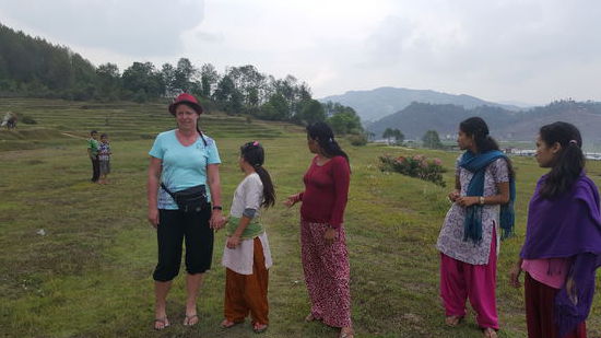 Binu greift immer nach meiner Hand