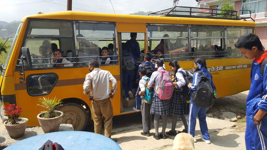 Und ganz gesittet steigen alle ein...