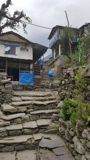 Und immer wieder geht es diese Stufen auf und ab.