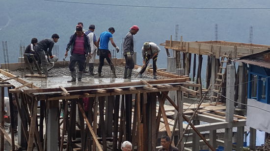 Die Arbeit ist schon sehr hart, hier oben in den Bergen.