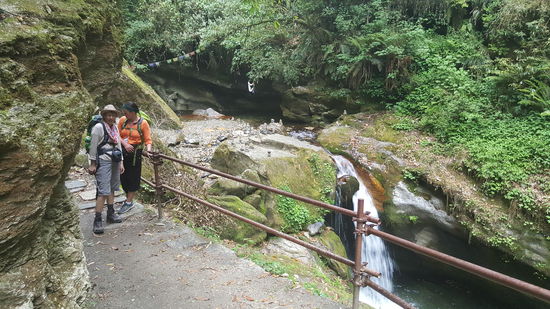 Immer wieder schöne Flüsse und kleine Wasserfälle...