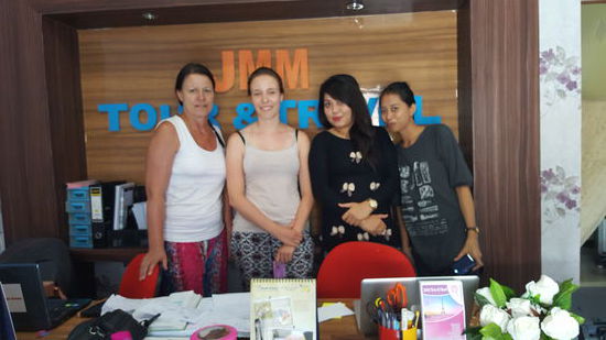 Erst müssen mal wieder Fotos gemacht werden...rechts neben Thalia ist Kiky