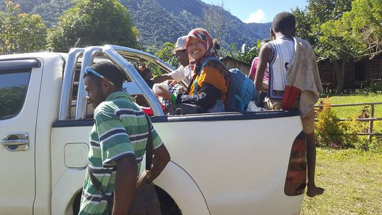 Das ist Hans, unser Guide...und da oben lacht Yuli...