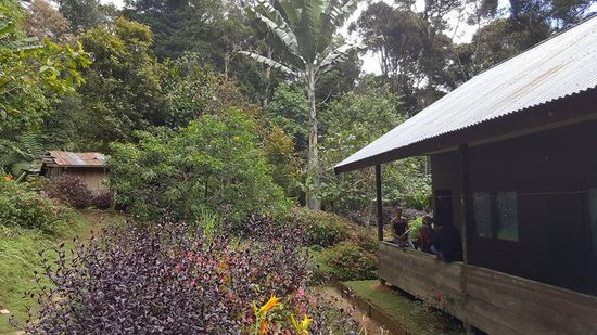 Unsere Unterkunft für 2 Nächte. Sehr einfach und komplett ohne Strom.
Im hinteren Gebäude wird nur gekocht