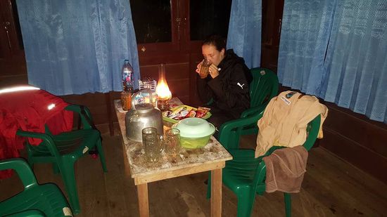 schnelles Frühstück bei Kerzenlicht