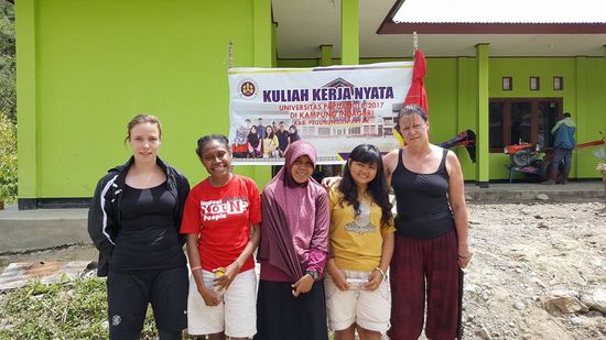 Sie trifft hier ihre beste Freundin, Und natürlich müssen wieder unzählige Fotos gemacht werden.