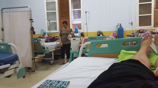 Blick zur linken Seite....Bettwäsche, Kissen usw muß man sich natürlich auch hier selber mitbringen...