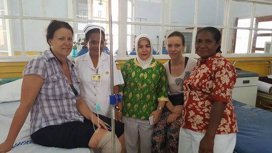 2 Papua Schwestern und 1 Indonesierin...eins von ca 15 Fotos...