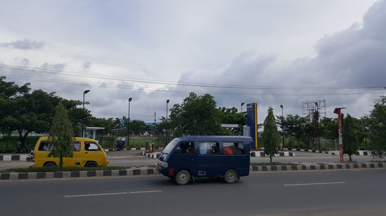 Gleich gegenüber ist der süße kleine Airport--wir haben den ganzen Tag nicht ein einziges Flugzeug starten oder landen gesehen...