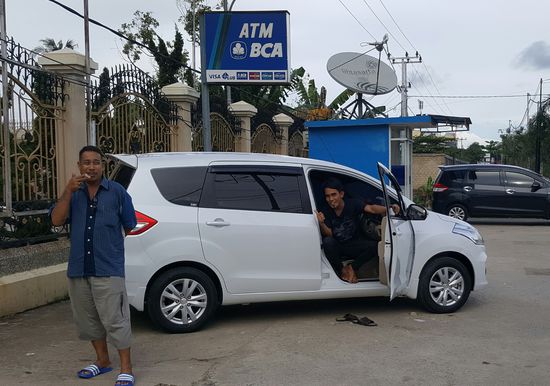 ...die Taxifahrer vor unserem Hotel wollen auch wieder fotografiert werden...