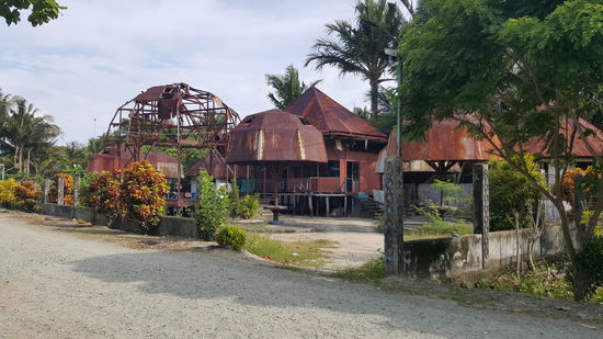 ...und kein Mensch da,....