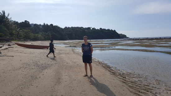 Spaziergang den Strand rauf und runter