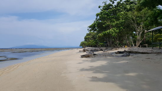 Leider gibt es hier auch nirgends einen Kiosk oder so wo man  was zu trinken kaufen könnte