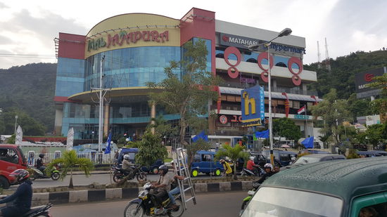 Wir lassen uns an der mall absetzen, denn da möchte ich auch noch mal reinschauen.
Die ist echt riesig.