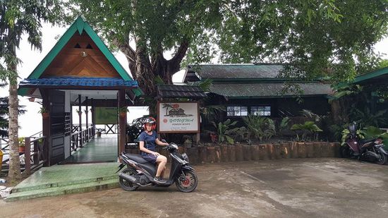 Vor dem "Yougwa"
Es nieselt immer noch...