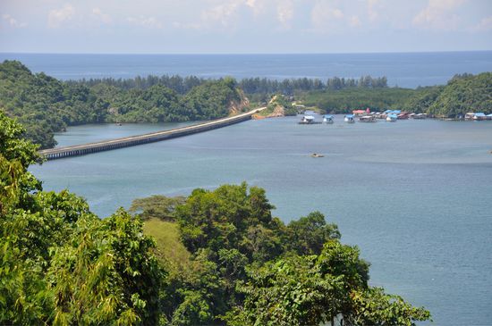 Die Brücke zu Hamadi Island