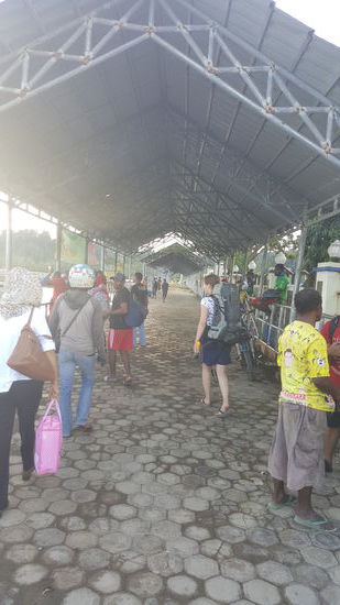 Netterweise trägt Hein meinen kleinen Rucksack..