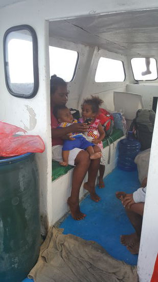 Die Kleine unterhält uns die ganze Zeit