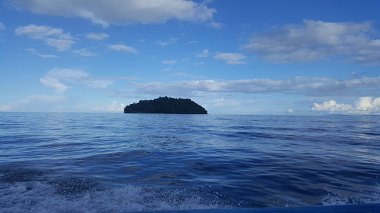 Immer wieder sieht man kleine Inselchen...