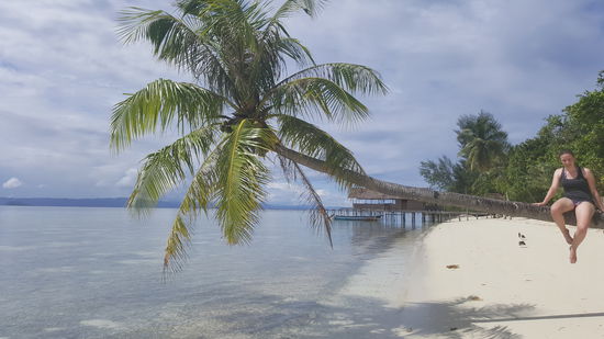 Da hinten zu dem Steg wollen wir..