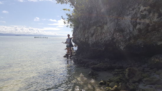 Das ist das Kap Kri. Wir können drum herum waten, es ist Niedrigwasser