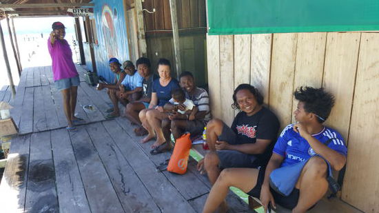 Am Steg. Hier treffen wir noch Marissa und können uns verabschieden...
Das ist wirklich wieder mal ein lieber Mensch..