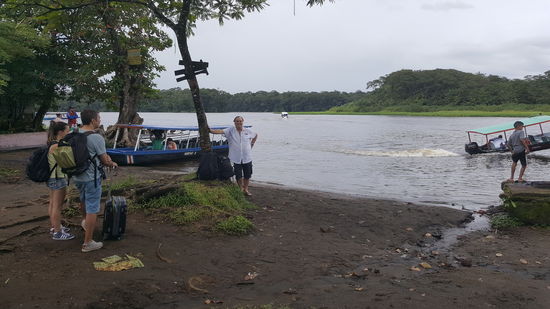 Wir warten auf das Boot