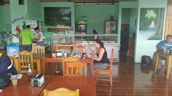 Verständigung mal wieder schwierig--aber da fällt mir ein, dass ich ja auch ein Spanisch-deutsches Offline-Wörterbuch auf meinem Handy habe..