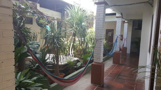 Der Innenhof mit den Zimmern