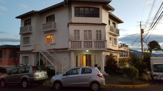 Das Haus ist riesig..