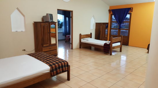 Hier können mindestens 12 Personen schlafen und wohnen