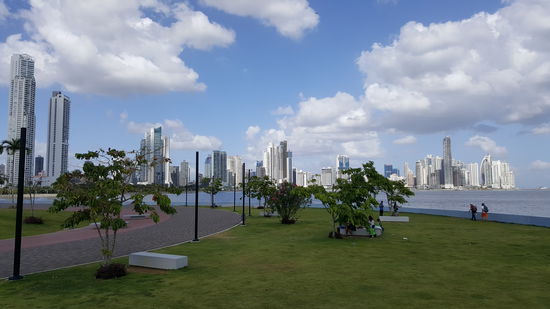 ...und nochmal...
Die Gebäude können auch in Dubai oder New York stehen..