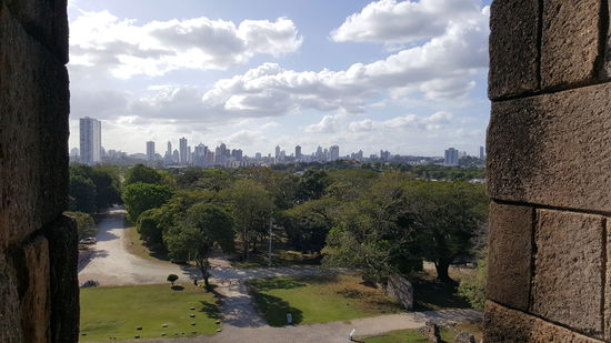 Es ist ganz schön weitläufig...klar, war ja auch eine ganze Stadt...
Eine Stadtmauer oder sonstige Befestigungsanlagen besaß die Stadt nicht