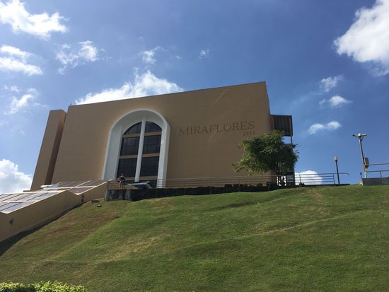 DEr Eintritt kostet 15 US$ und beinhaltet den Besuch der Plattformen und des Museums