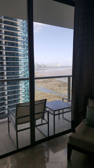 Dort sitze ich den ganzen Nachmittag...