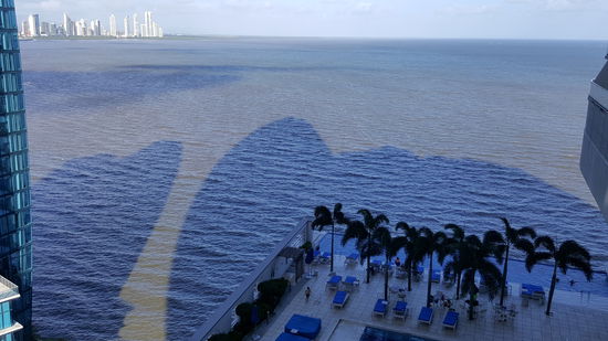 Blick von unserem Zimmer zum Pool und jetzt ist Flut...