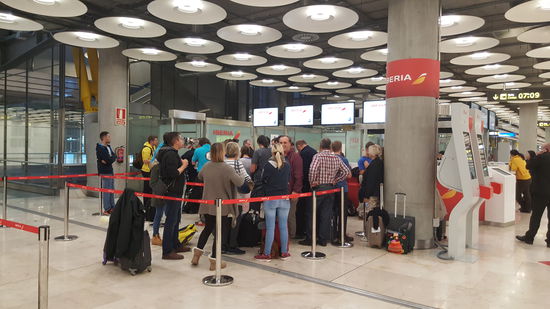 Hier stehen die Leute und es bewegt sich so gut wie nix...