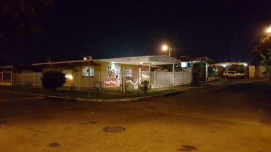 Jedes Haus ist vergittert...